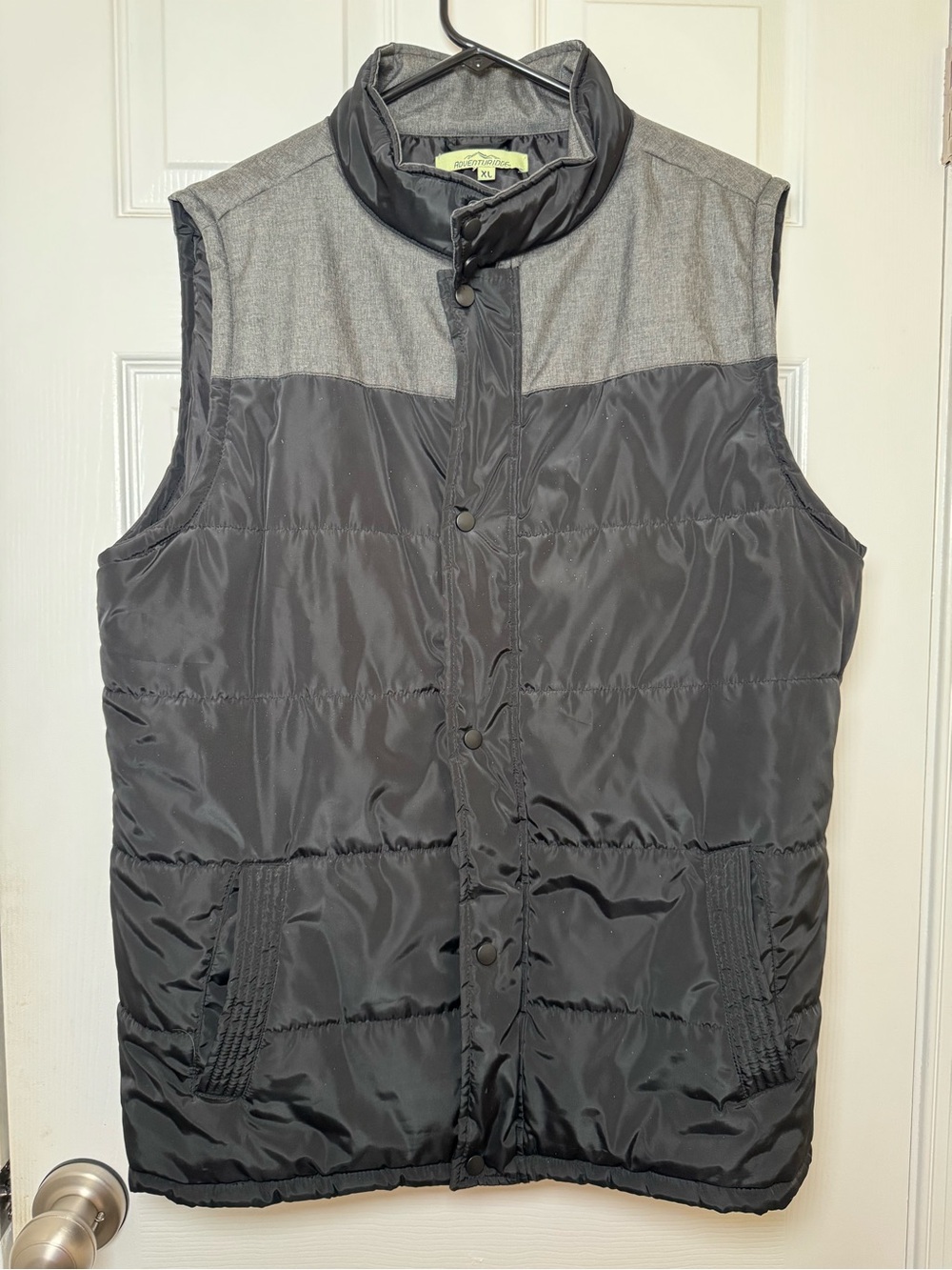Men's Quilted Sleeveless Vest in Charcoal Gray